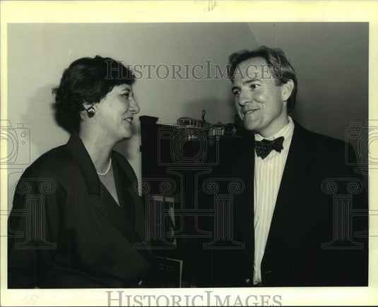 1992 Press Photo Mary Ann Straub and Brian Gille chat at an event - nob25610 - Historic Images
