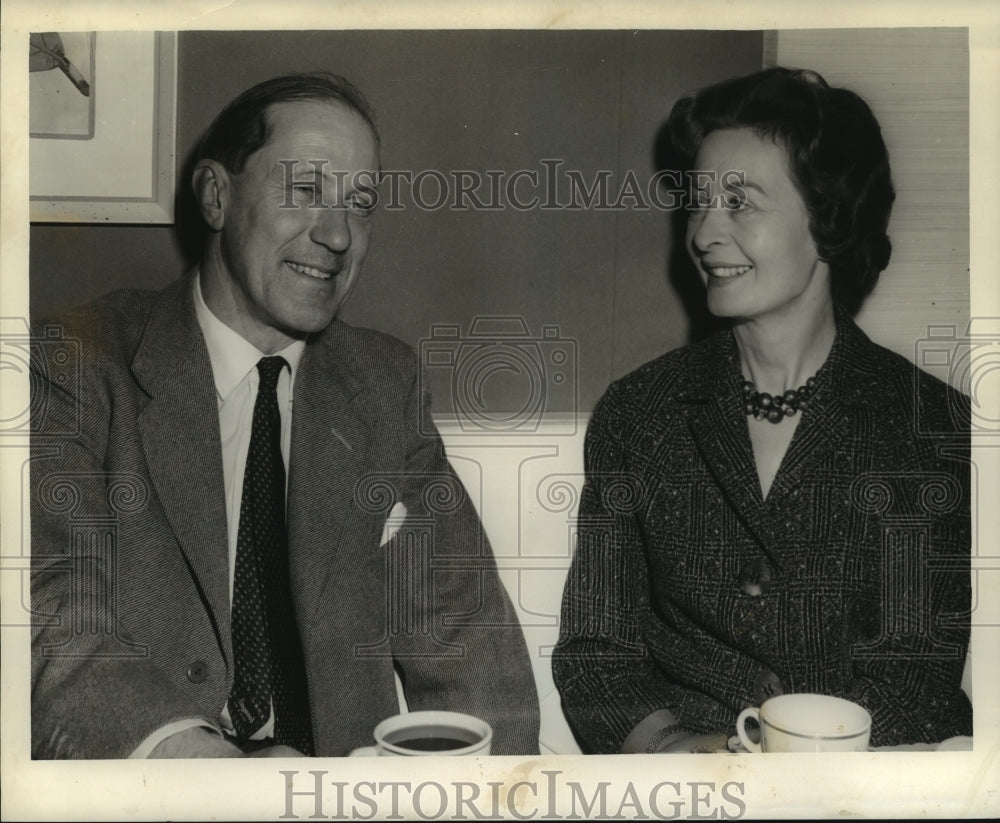 1962 Press Photo Sir Giles &amp; Lady Loder having coffee - nob25660 - Historic Images