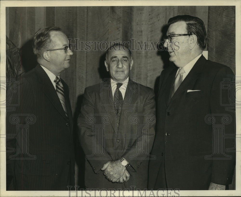 1972 Press Photo Members and officers of Analists meeting at Lamplighter Club - Historic Images