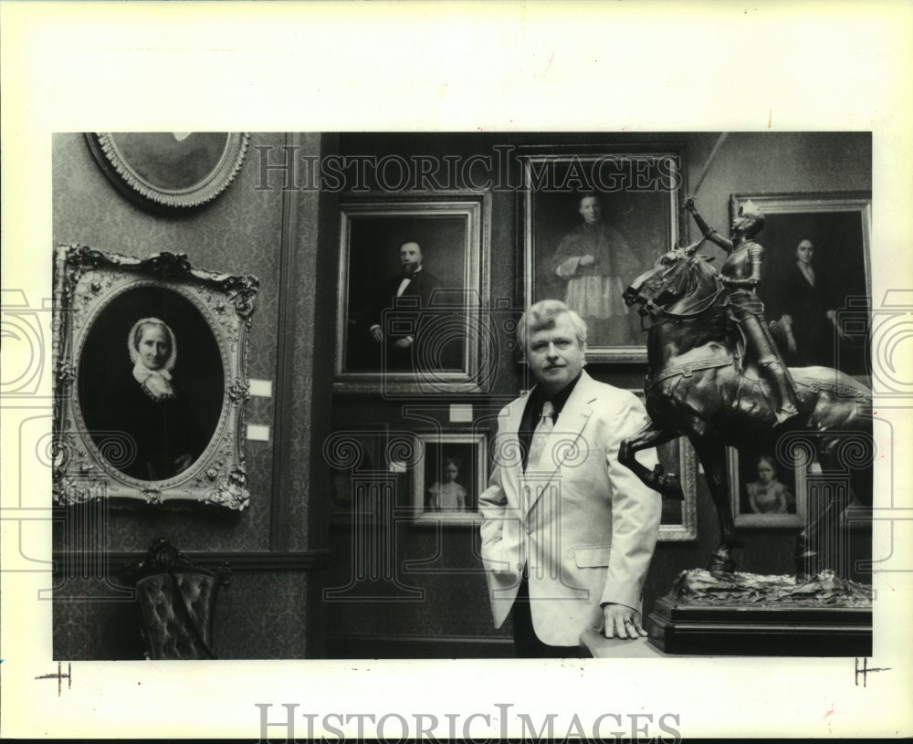 1991 Press Photo Vaugh Glasgow, curator of exhibits for the Cabildo - nob25686 - Historic Images