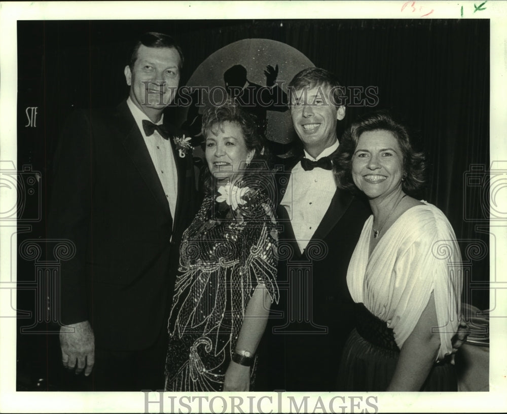 1988 Press Photo Methodist Hospital - Judge Tom and other delegates - nob25698 - Historic Images