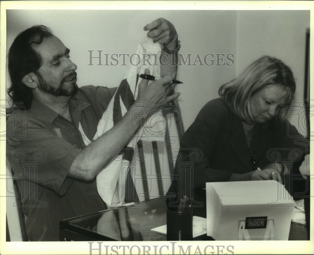 1993 Press Photo Francois &amp; Marithe Girbaud signing clothes at Dillards - Historic Images