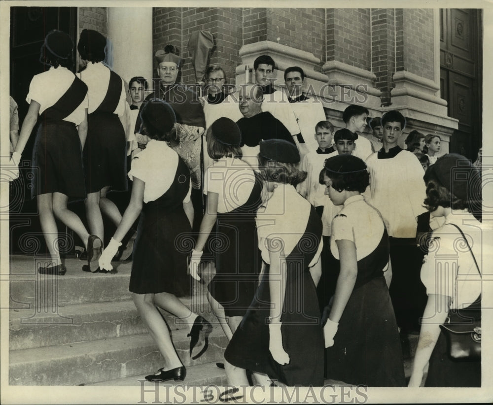 1967 Girl Scouts to receive the Ancill Domini award march to church - Historic Images