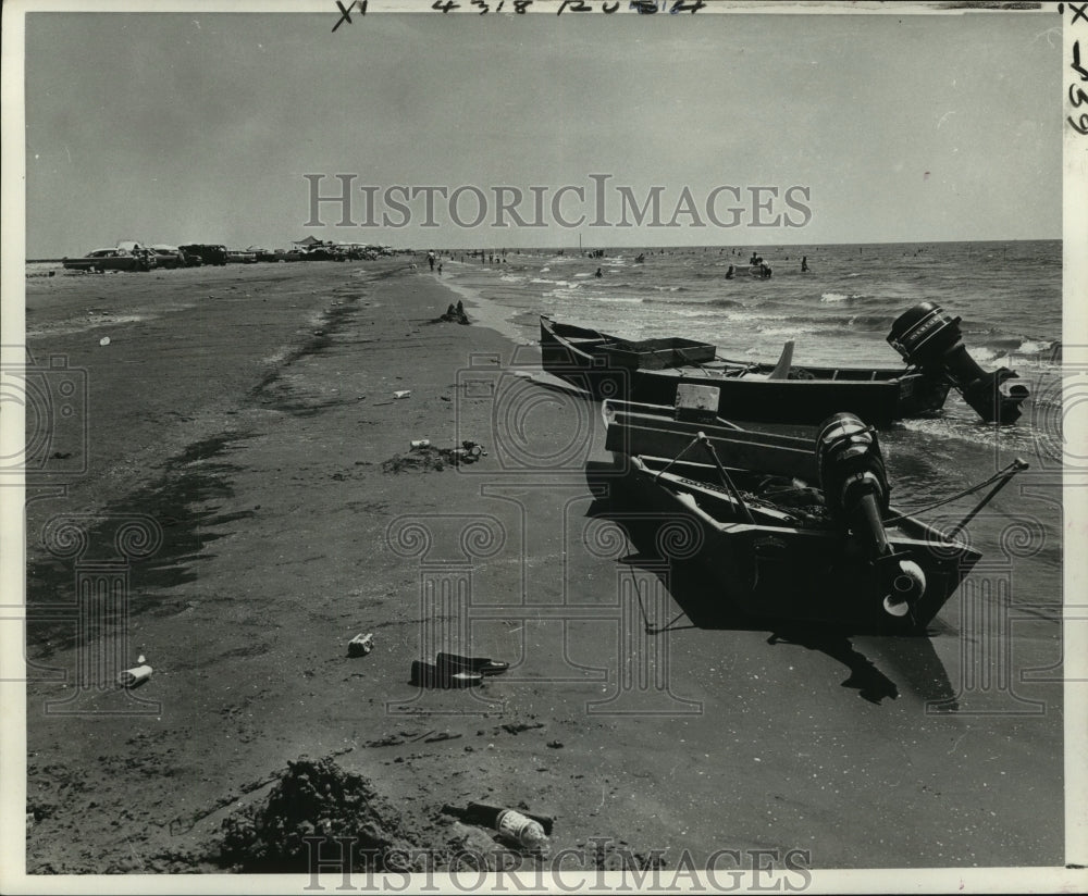 1969 Press Photo Several boats shown along the beach in Grand Isle, Louisiana - Historic Images