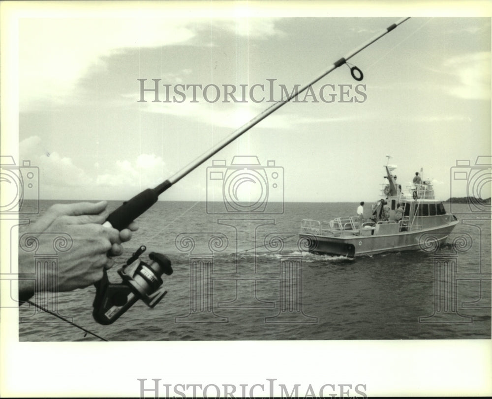 1995 Press Photo The Research Vessel G.K. Gilbert drags a sideways scan sonar - Historic Images