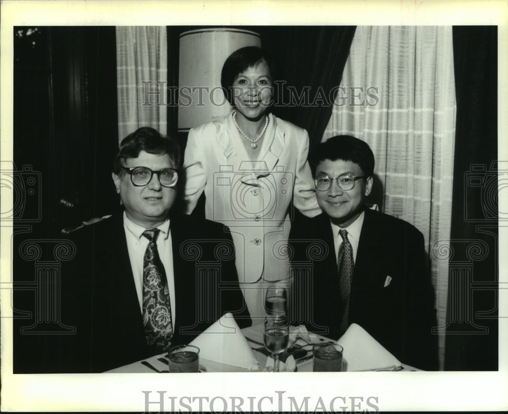 1994 Press Photo Financial planners Allen Weiner, Esther &amp; John Gin - Historic Images