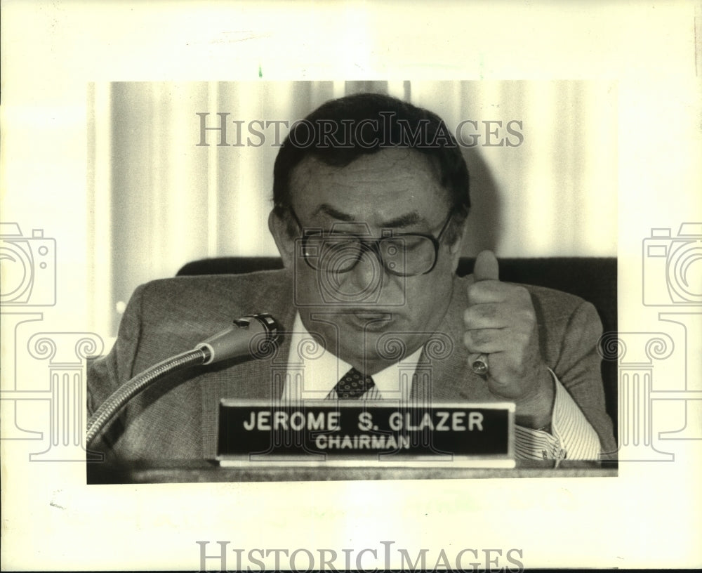 1986 Press Photo Jerome S. Glazer, former chairman Aviation Board - Historic Images