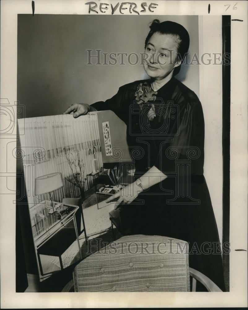 1951 Press Photo Mrs. Mary Davis Gillies at Maison Blanche during Homes Week - Historic Images