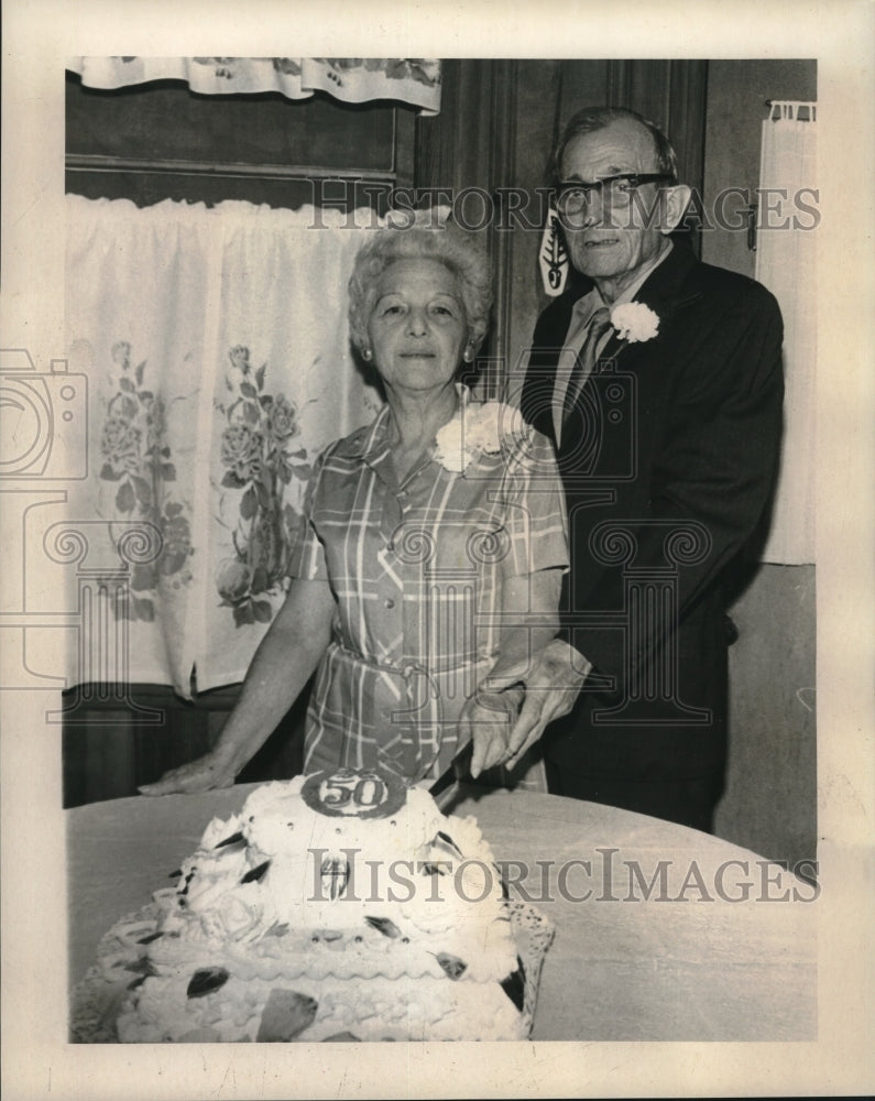 1971 Press Photo Mr. and Mrs. Howard Gillies at golden wedding party in Metairie-Historic Images