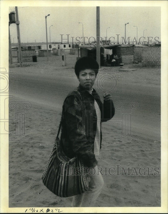 1992 Press Photo Martha Moyano makes rounds in Villa El Salvador in Peru - Historic Images