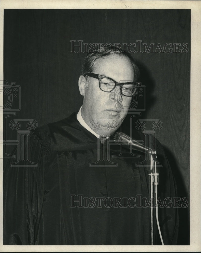 1969 Press Photo Orleans Parish Juvenile Judge Gillin Being Sworn In - nob26065 - Historic Images