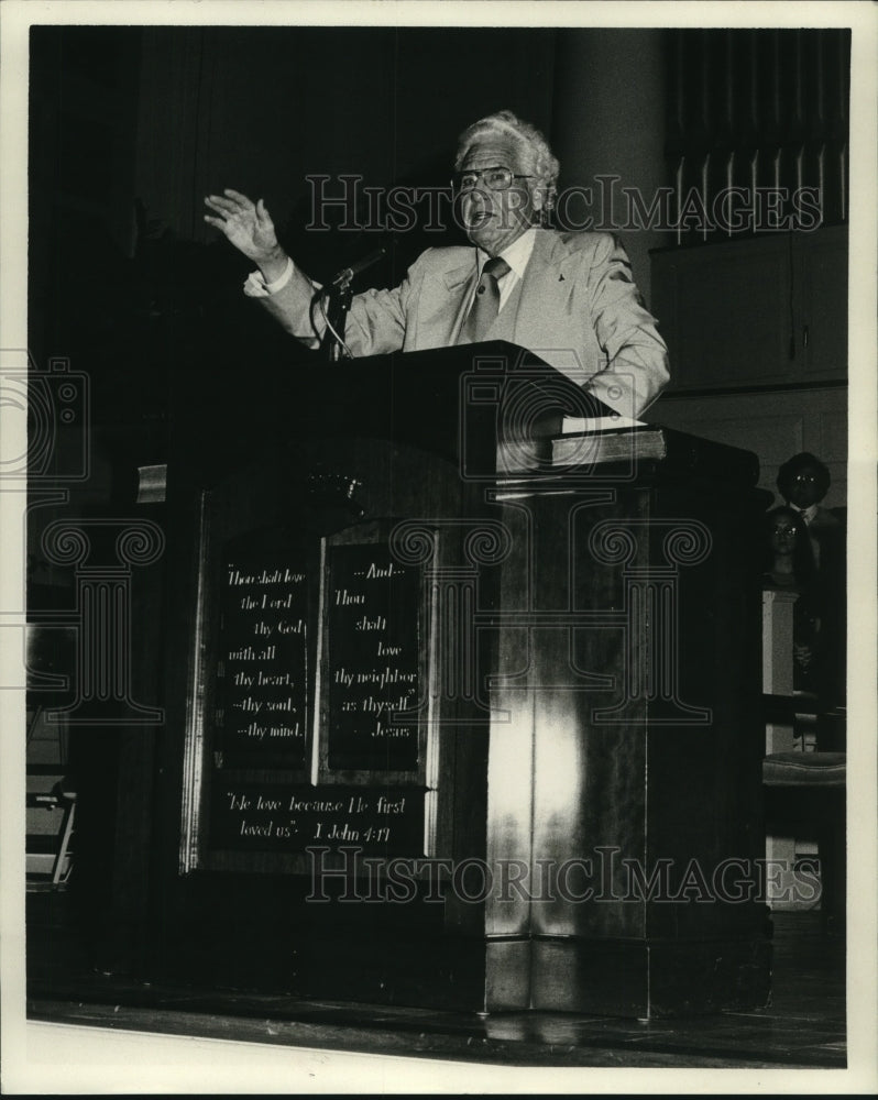 1979 Press Photo Doctor J.D. Grey, pastor of First Baptist Church preaching - Historic Images