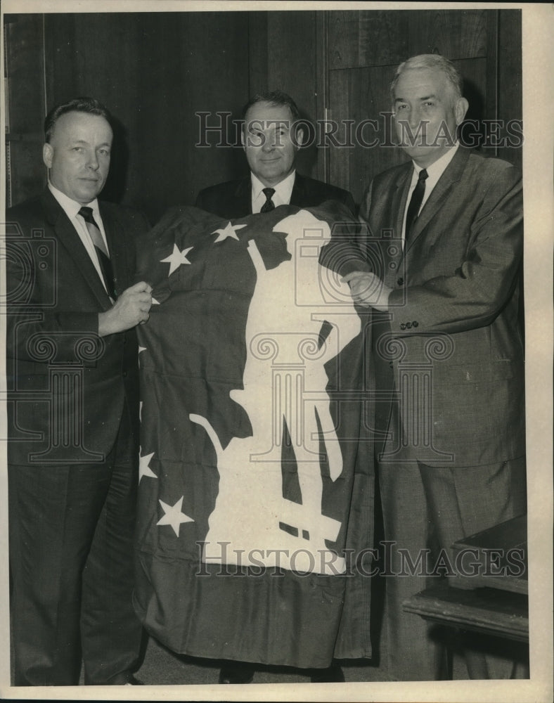 1968 J.C. Williams, R. Todd Grier, and Murray Fincner holds flag - Historic Images