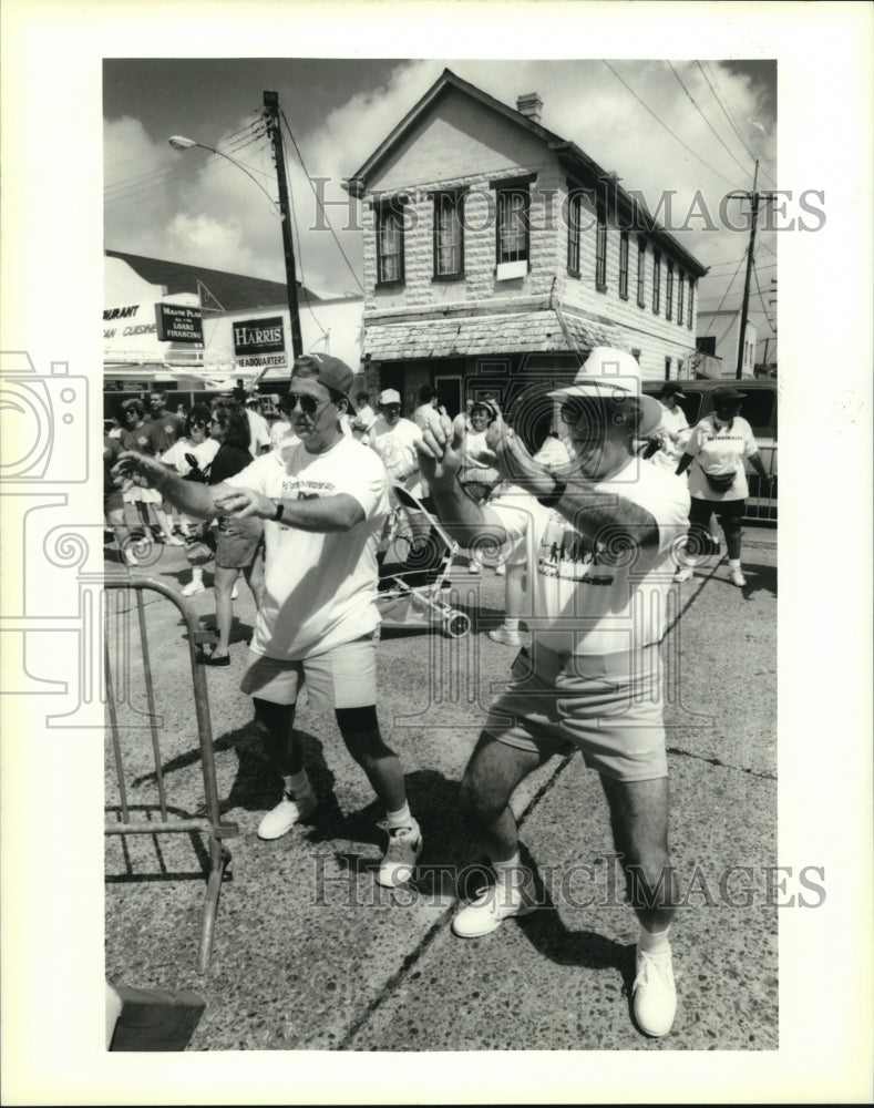 1995 Press Photo Roger Kinney &amp; Alex Bougeois at annual Gretna Heritage Festival - Historic Images