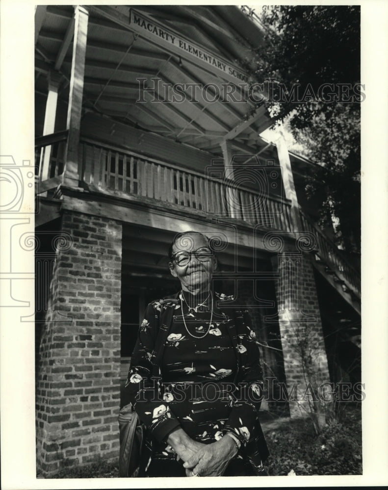 1987 Press Photo Mother Griffin stands in front of Mcarty School - nob26121 - Historic Images