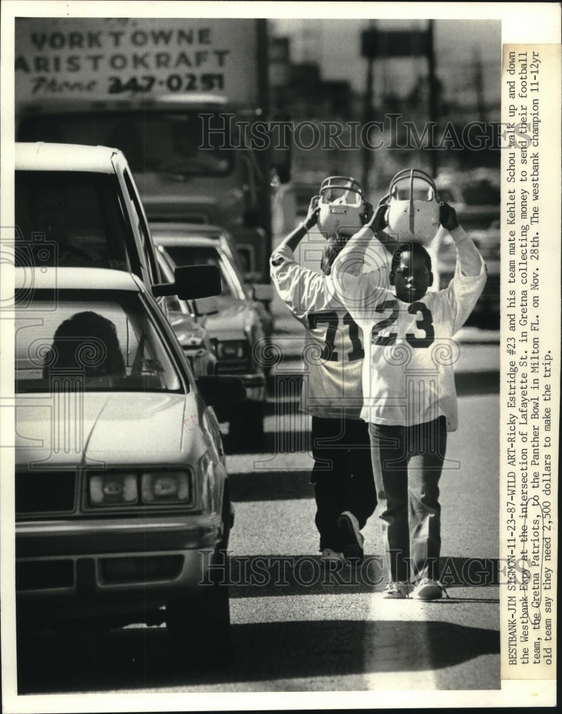 1987 Press Photo Ricky Estridge #23 &amp; team mate Kehlet Schou collect funding - Historic Images