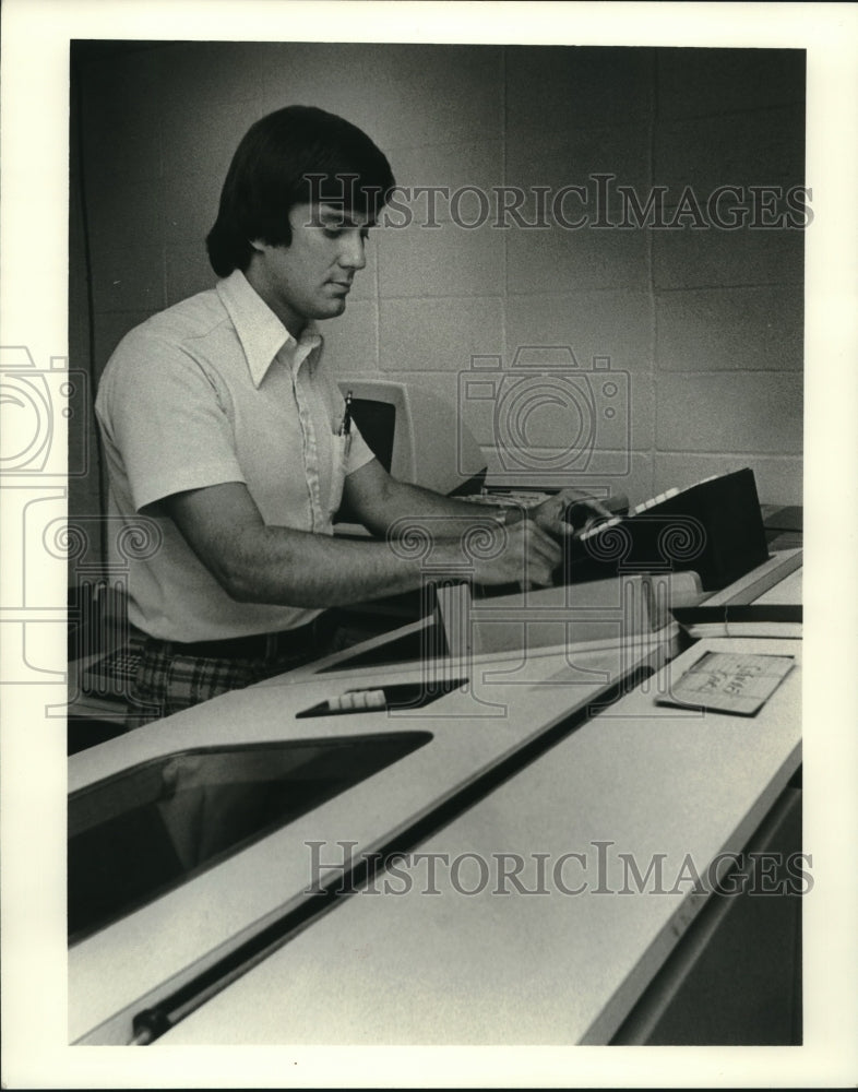 1979 Press Photo Tony Haffer works a machine at a counter - nob26259 - Historic Images