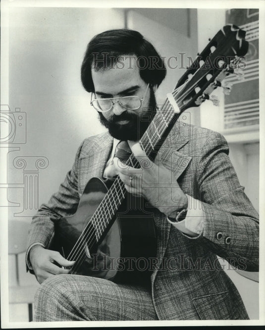 1986 Press Photo Richard C. Greene, assist. academic V.P. Loyola University - Historic Images