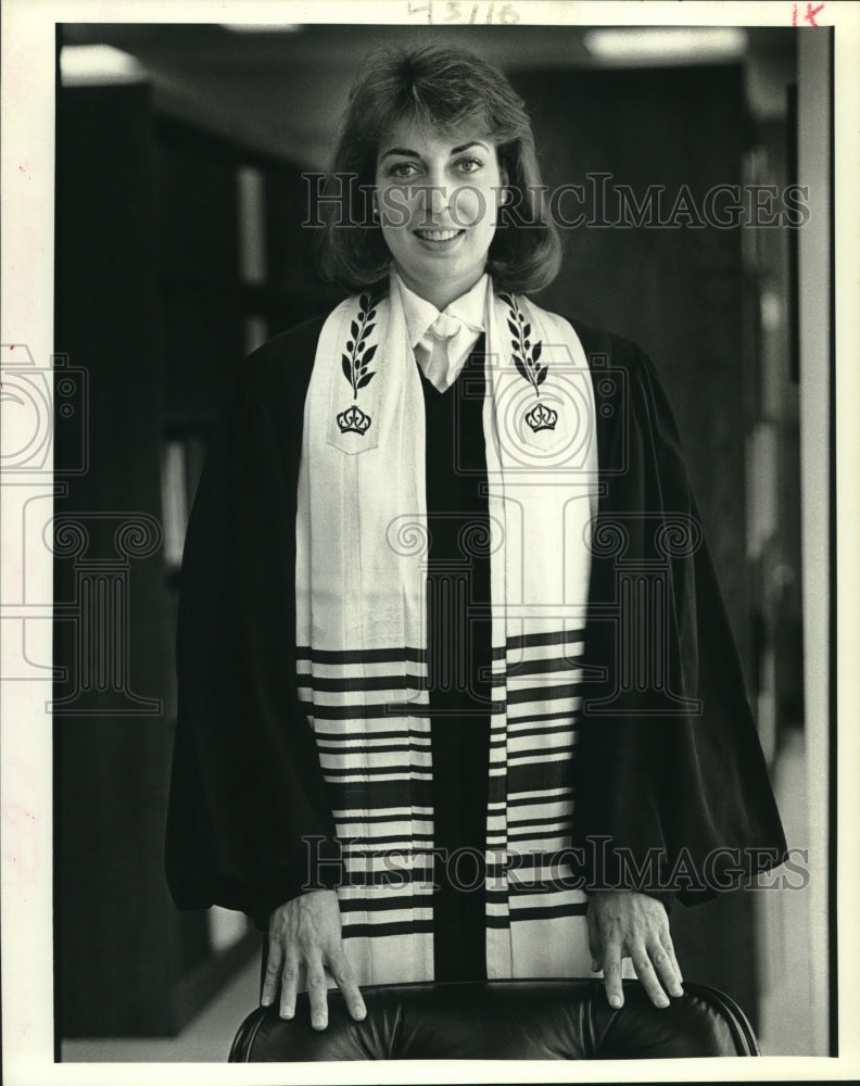 1985 Press Photo Debbi Greenspan in University robes and sash - nob26280 - Historic Images