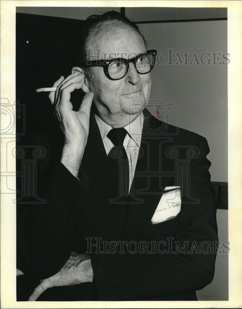 1989 Press Photo Donald S. Gregg at an Irish Cultural Society Reception - Historic Images