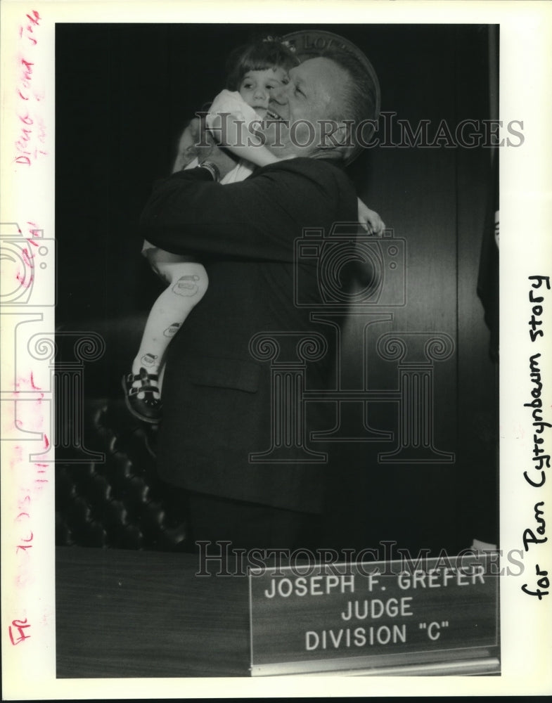 1991 Press Photo Judge Joseph F. Grefer holds his little girl - Historic Images