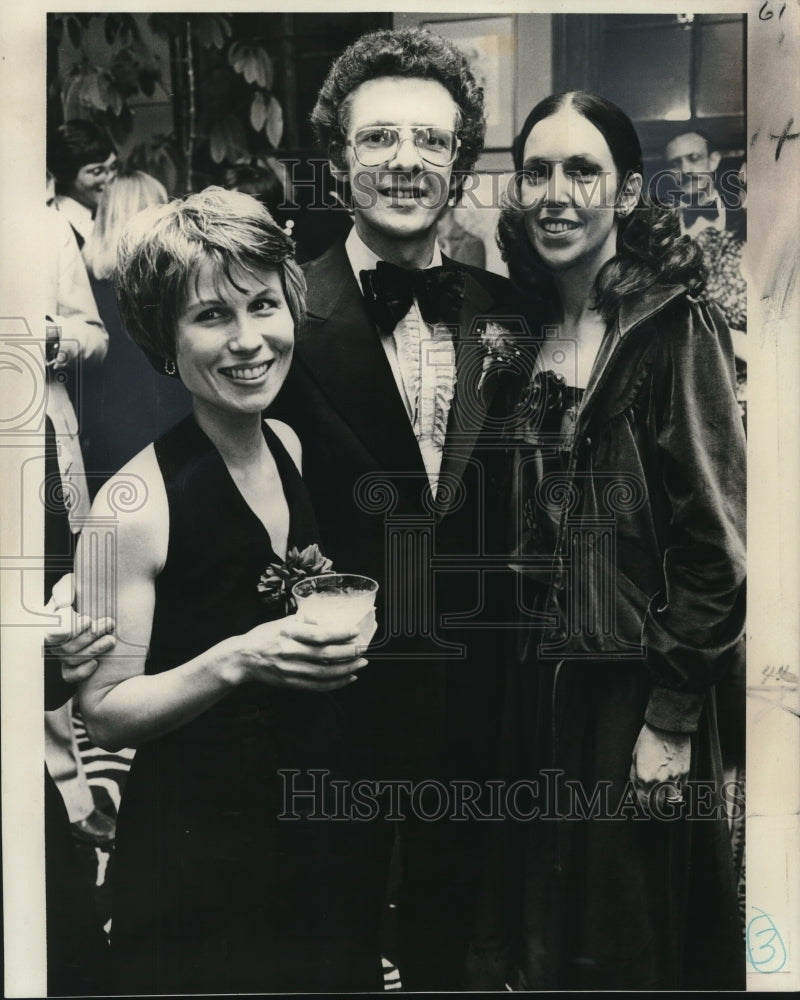 1977 Press Photo Bolshoi Ballet member Jodie Bell at a party with fellow dancers - Historic Images