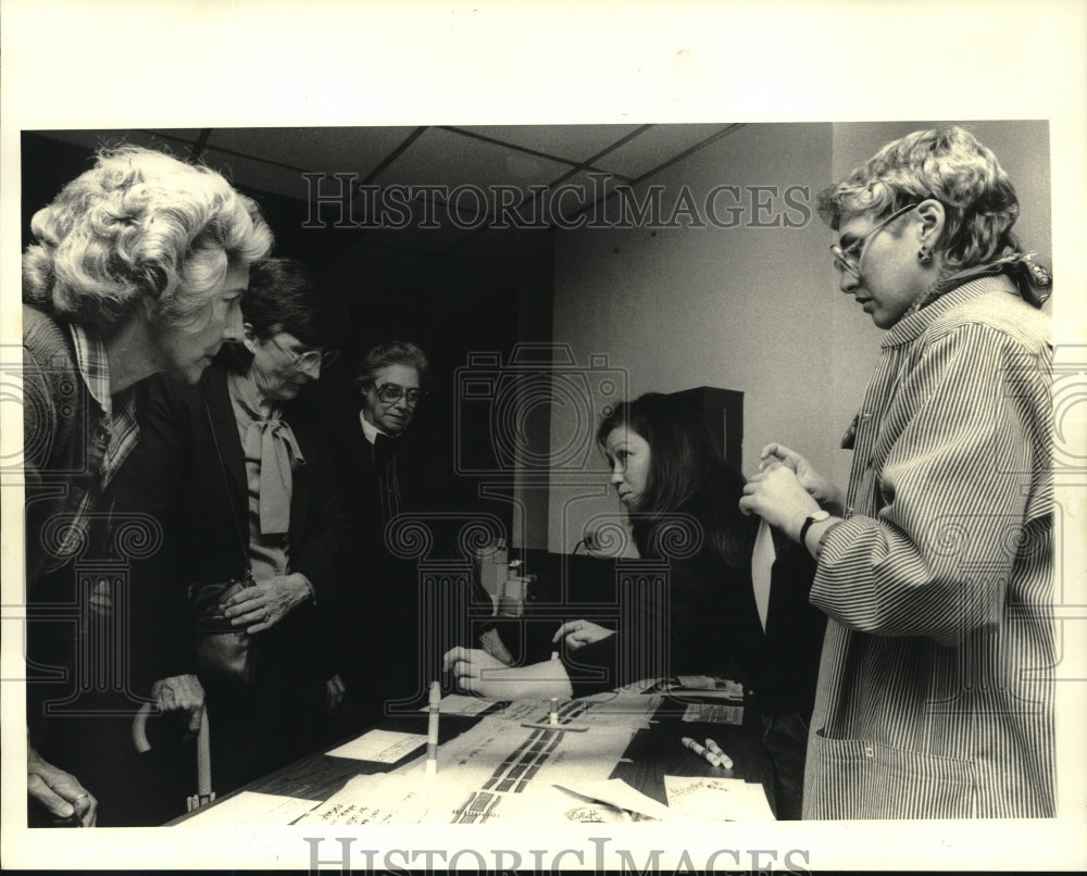 1983 Press Photo Leaders at LSU Gretna Renovation proposal at Grenta Courthouse - Historic Images