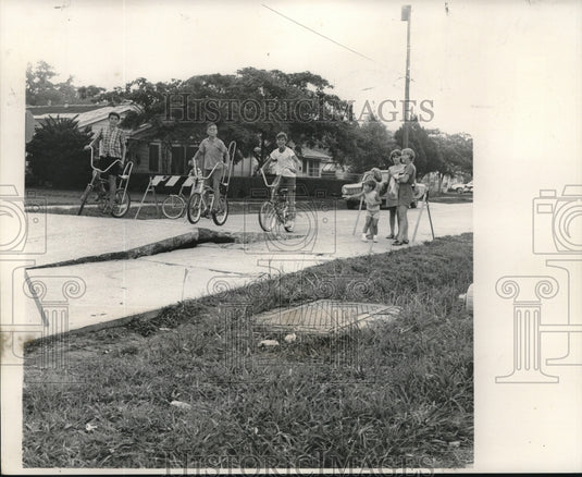 1969 Press Photo Buckling concrete roadways on the Westside of Gretna - Historic Images