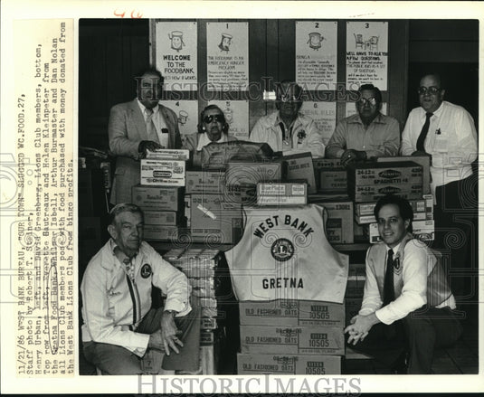 1986 Press Photo West Bank Lions Club Members donates to Gretna Food Bank - Historic Images