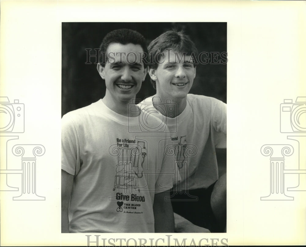 1989 Press Photo Two Chalmette High School Students at Blood Drive donation - Historic Images