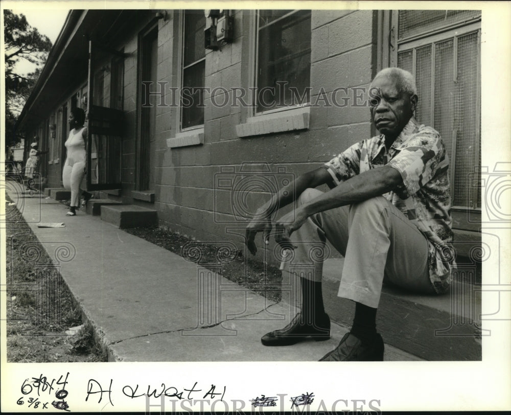 1989 Press Photo William &quot;Pops&quot; Gilson back at home after dismiss shooting case - Historic Images