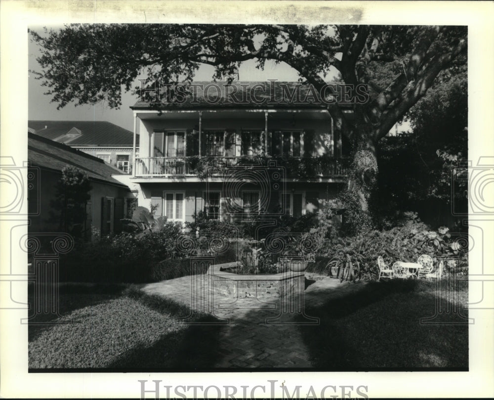 1991 Press Photo Patio and house at 831 Governor Nicholls Street - Historic Images