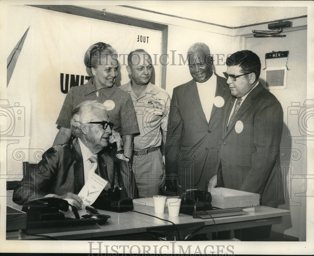 1971 Loaned executives discuss United Fund drive at headquarters - Historic Images