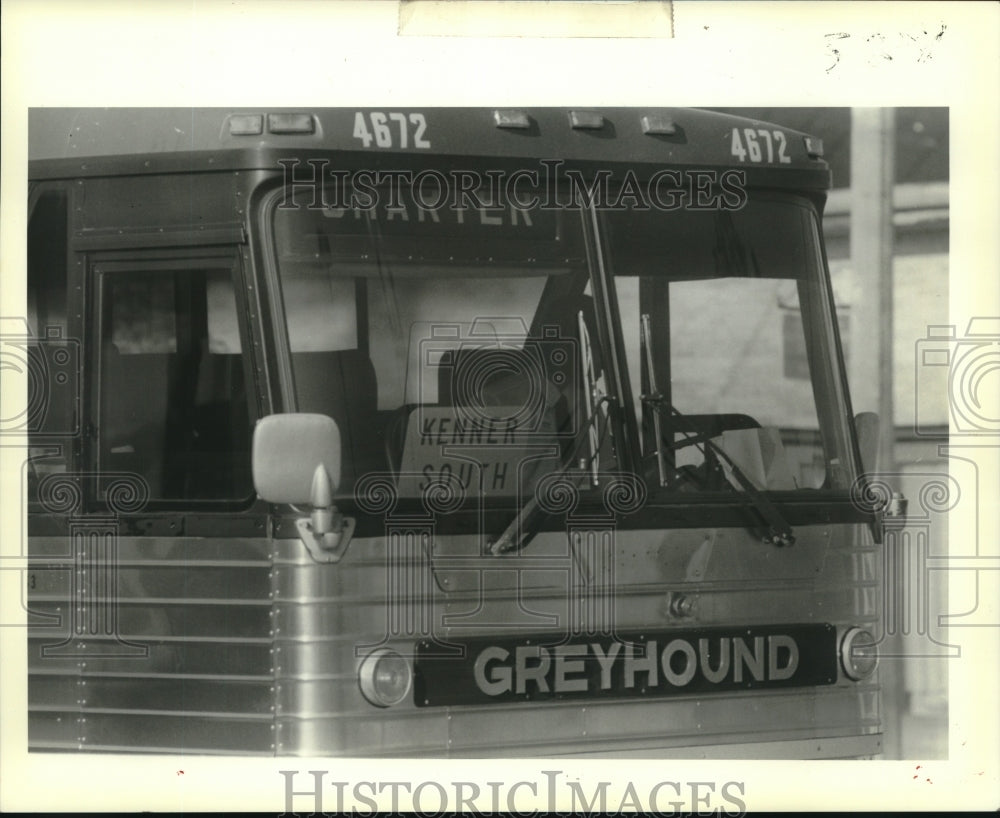 1989 Press Photo Greyhound Bus at Kenner on the first day of Park and RIde. - Historic Images