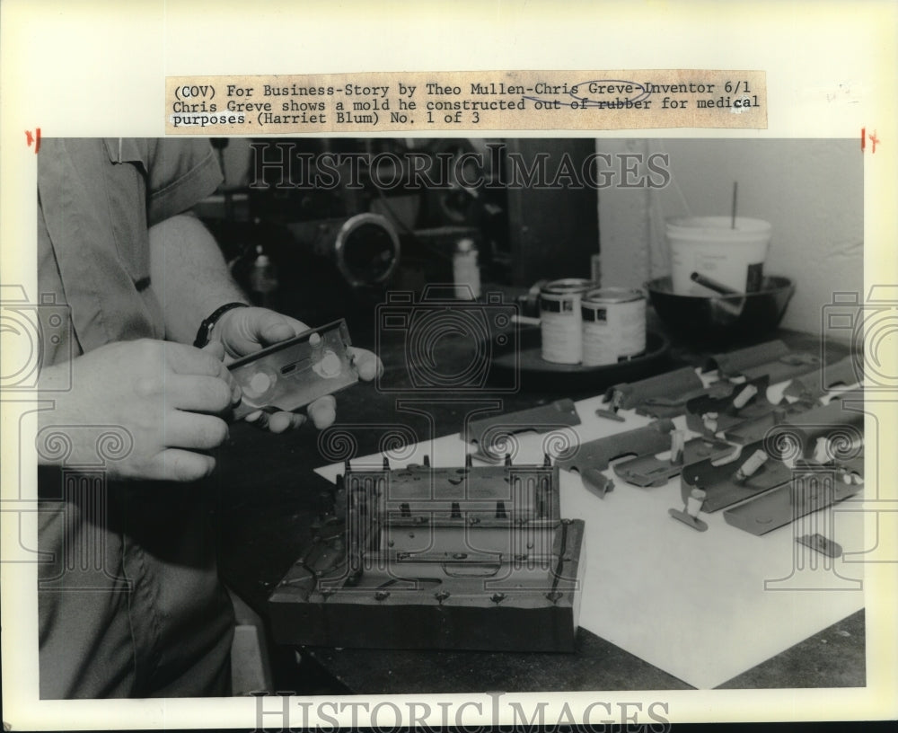 1988 Press Photo Chris Greve shows a mold he constructed for medical use. - Historic Images