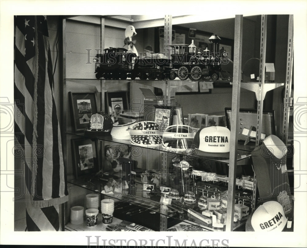 1987 Press Photo View of the &quot;Time Capsule&quot; located inside the Gretna Depot - Historic Images