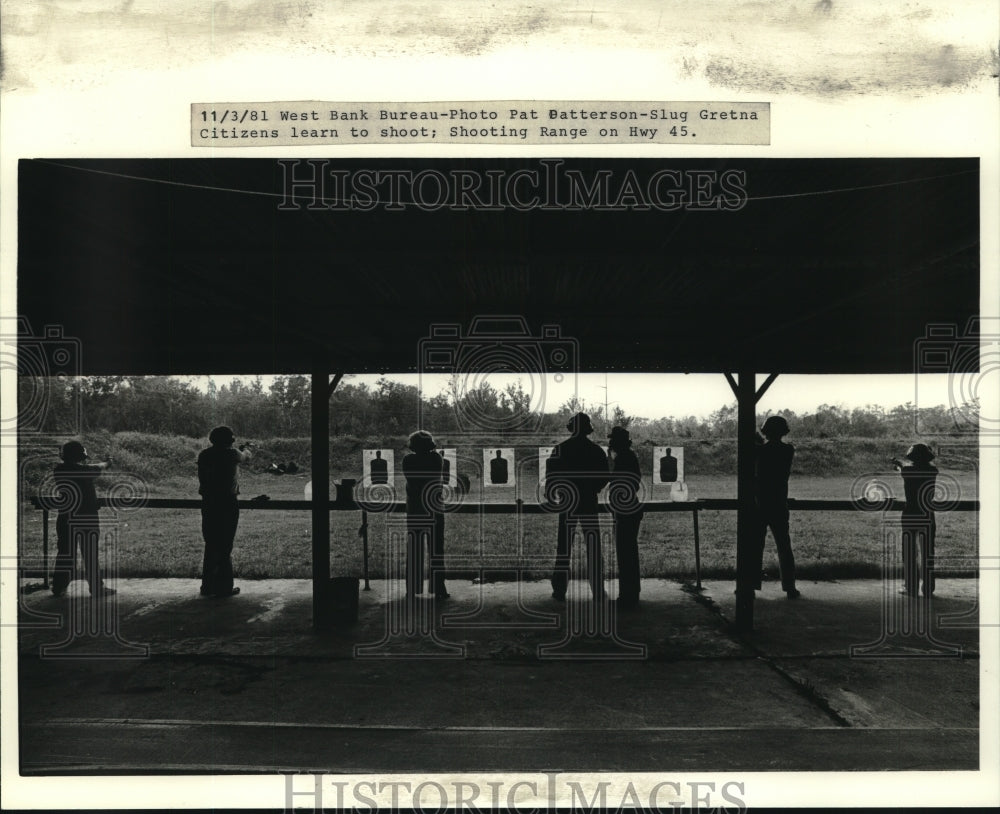 1981 Press Photo Gretna citizens learn to shoot at shooting range on Hwy 45 - Historic Images