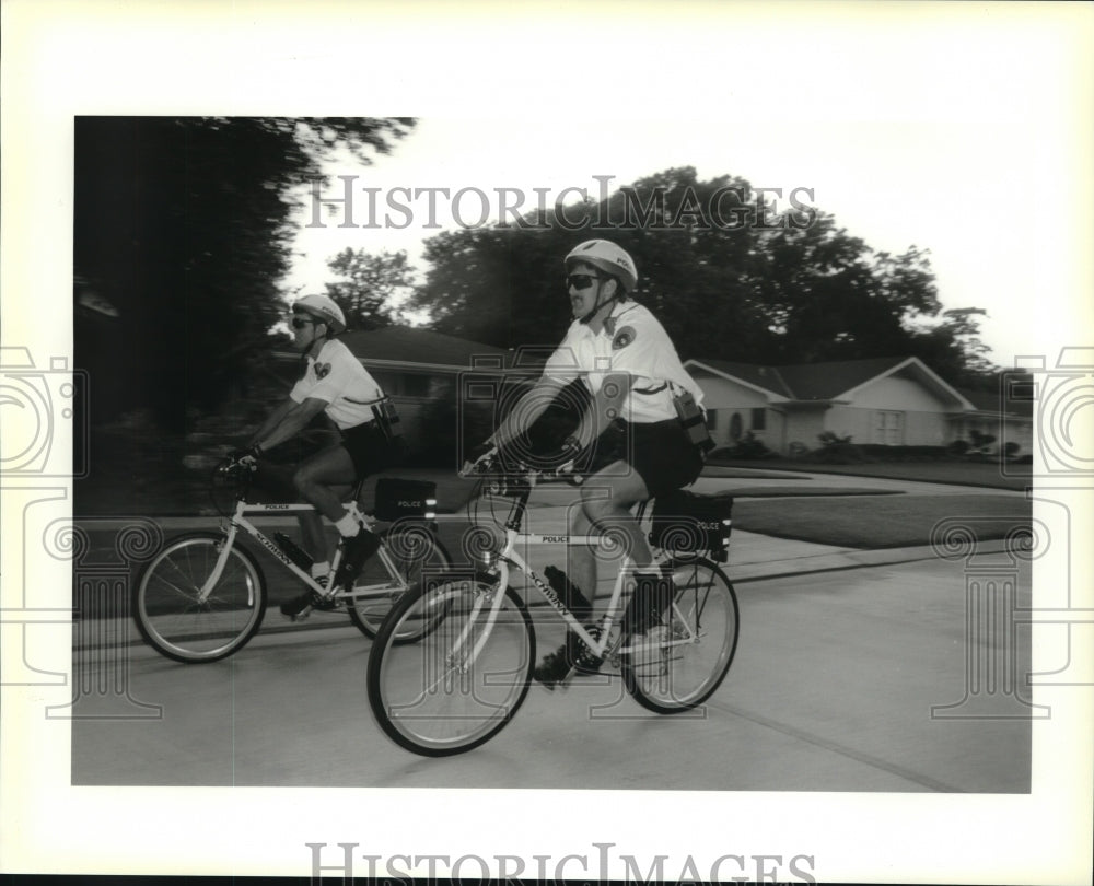 1994 Press Photo Gretna Police Department officers on mountain bike patrol - Historic Images