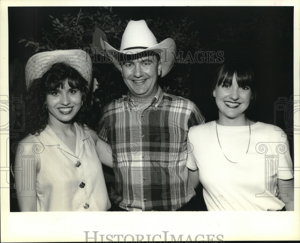 1995 Press Photo Anthony Hagstette, Laura Hagstette during Sigma Kappa party - Historic Images