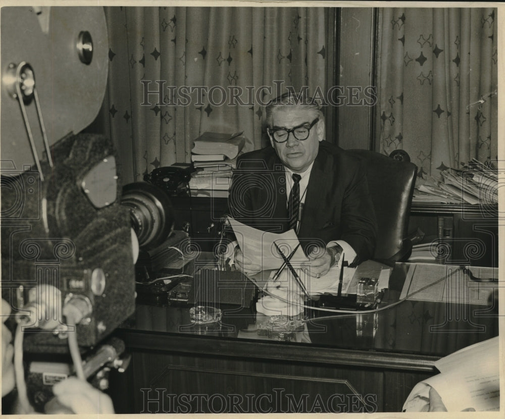 1967 Press Photo Judge Edward A. Haggerty, Jr. releasing a press statement - Historic Images