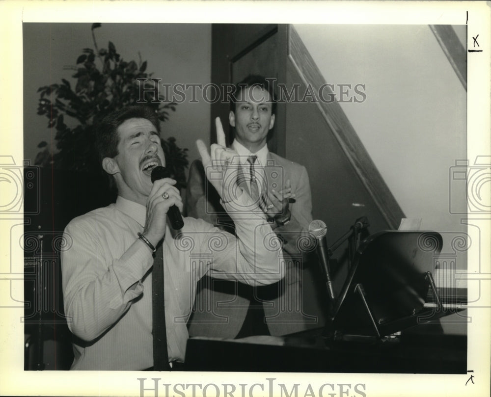 1990 Press Photo The Believer&#39;s Life Assembly Prayer Services at 2074 Paxton - Historic Images