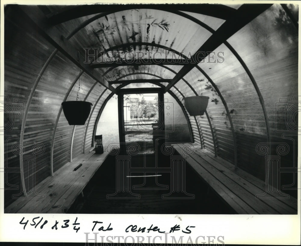 1990 Press Photo Inside a finished portable Greenhouse in Covington - Historic Images