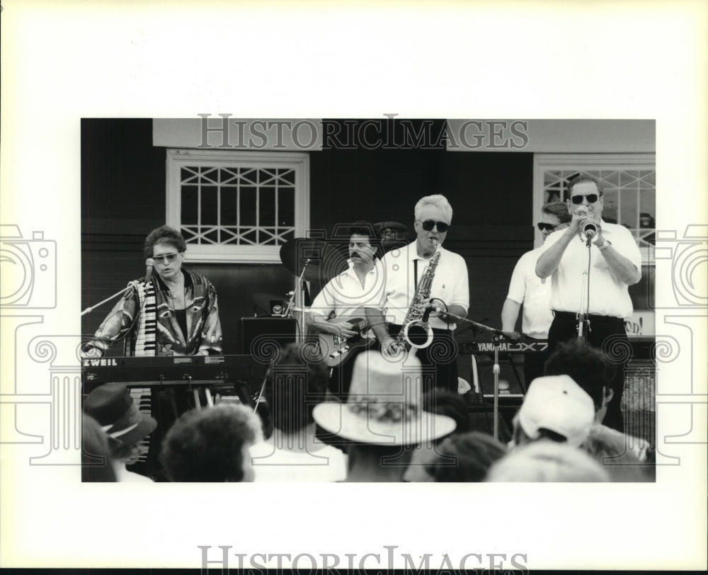 1994 Press Photo Buck Baker and the Esquires at the Gretna Heritage Festival - Historic Images