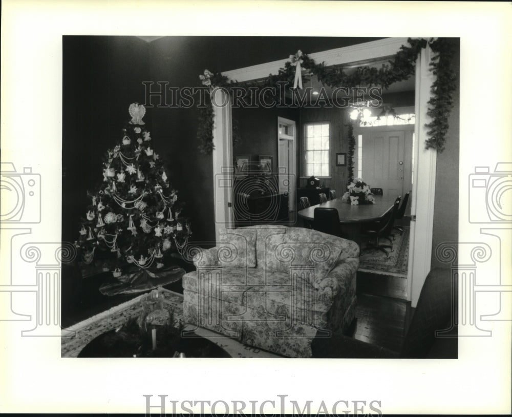 1994 Press Photo Christmas decorations adorn the entryway into the Grefer House - Historic Images