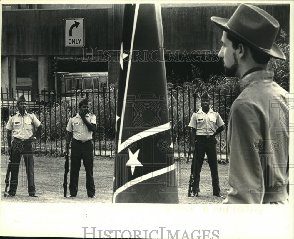 1985 Press Photo Soldiers during wreath laying ceremonies at Greenwood Cemetery - Historic Images