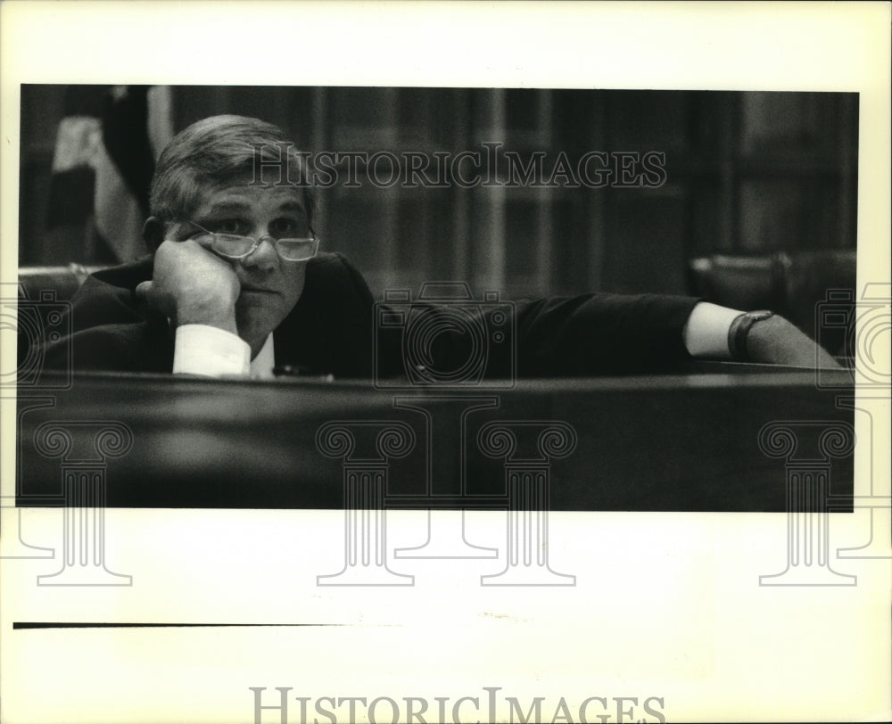 1990 Press Photo Councilman Lloyd Giardina at the Parish Council meeting. - Historic Images