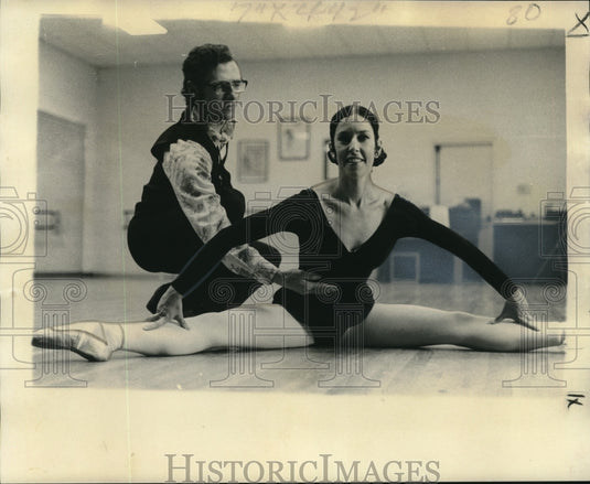 1975 Press Photo A dancer's regimented program is for muscular development. - Historic Images