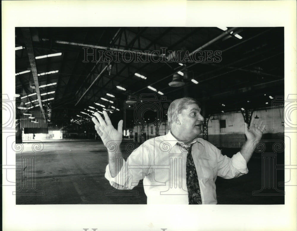 1993 Press Photo Jefferson Parish Councilman Nick Giambelluca at Rheem Building - Historic Images