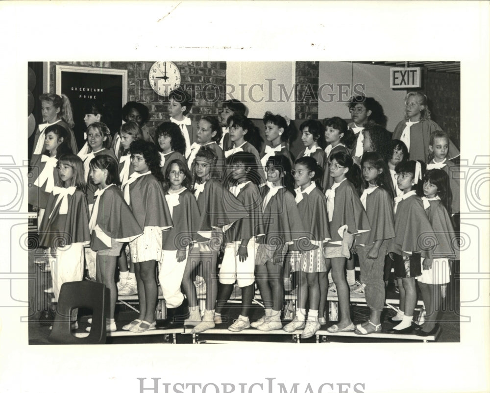 1988 Press Photo Choir sings at Greenlawn Terrace School&#39;s 25th anniversary - Historic Images