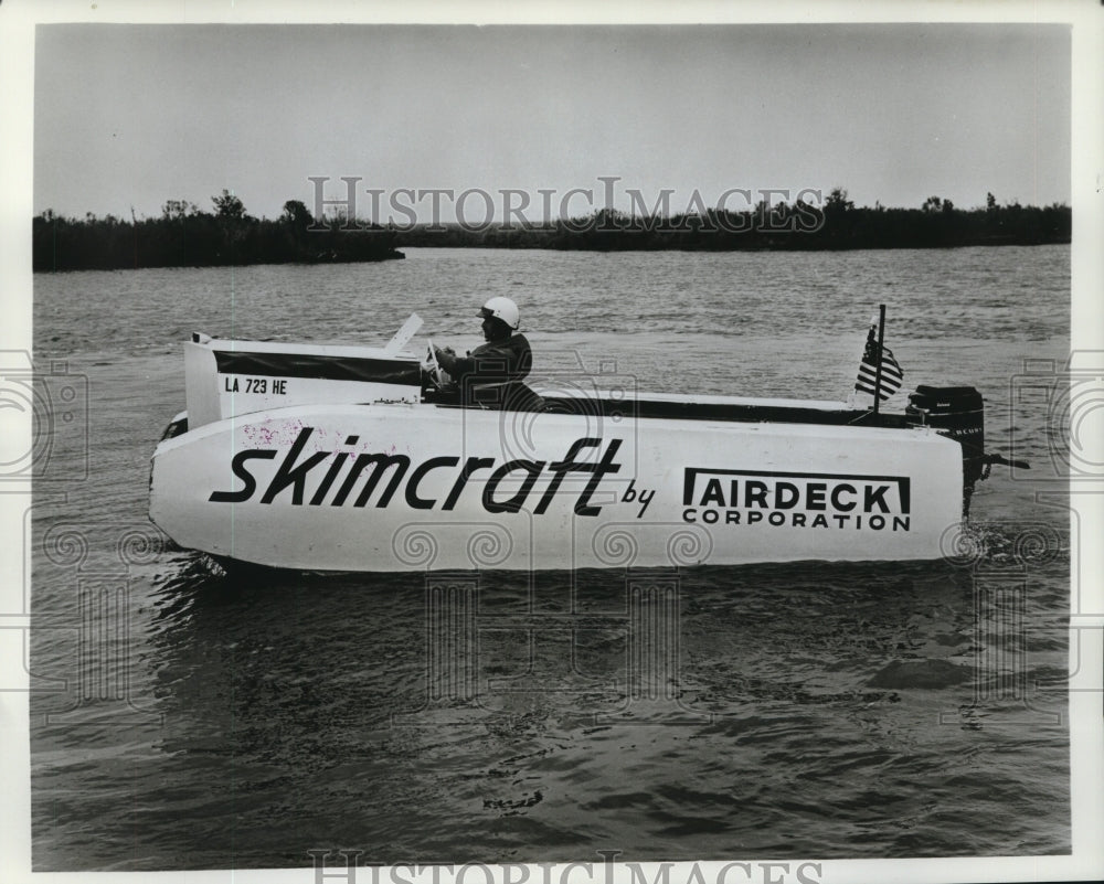 1969 Press Photo Glen E. Hasen takes a Skimcraft boat for a spin on the water - Historic Images